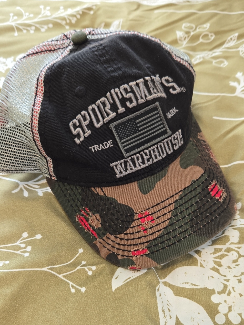 Men's Black & Camo Trucker Hat Sportsman Warehouse Xlnt.cond.strap Back. OS Uniq